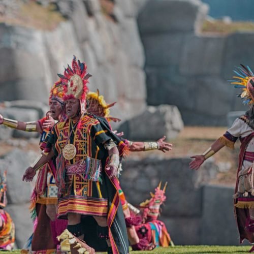 Saludo de los curacas en Sacsayhuaman